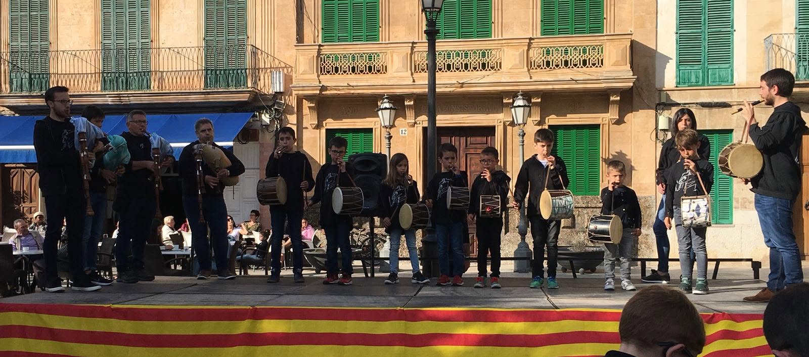 Els Xeremiers Orats tocant plegats
